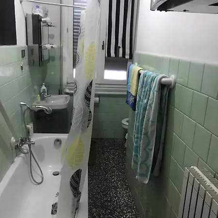 Appartamento 4 Letti In Zona Tranquilla E Ben Servita *