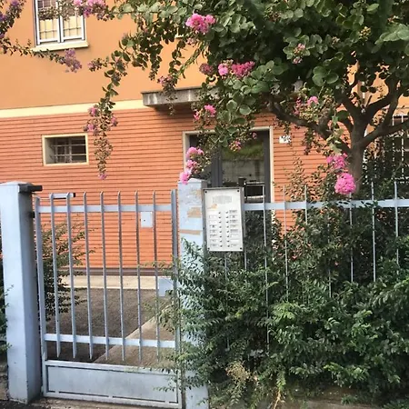 4 Posti Letto In Zona Tranquilla E Ben Servita, Un Matrimoniale E Un Divano Letto Matrimoniale Facebook Massimo Bobo Aquili *